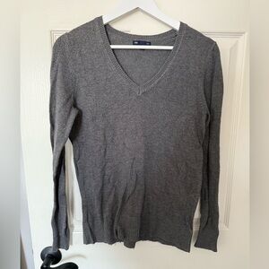 GAP Women's Gray V-Neck Sweater